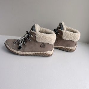 Sorel women’s size 6 tan ankle boots, waterproof